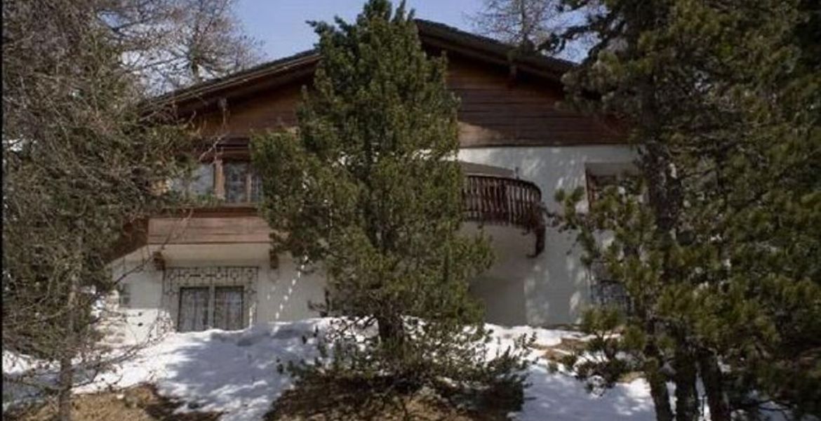 300 sqm chalet for rent with 5 bedrooms for 10 guests
