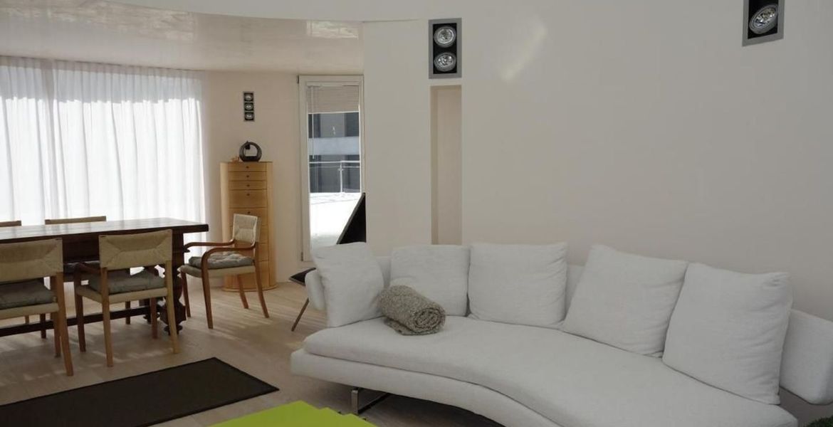 Se alquila apartamento de 120 m2 en St Moritz con 3 dormitor