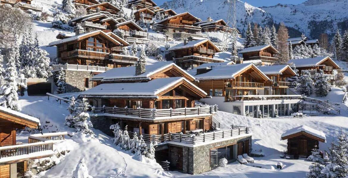 Il s'agit d'un chalet de luxe exclusif de 630 m²